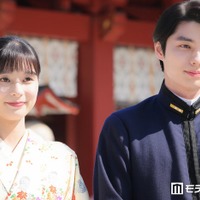芳根京子、着物姿で神社に登場「瀧昌様のなつ美への愛がすごい」本田響矢との夫婦うぶキュンシーン告白【波うららかに、めおと日和】 画像