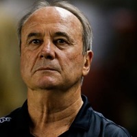 G大阪のクルピ監督、新体制発表会の「第一声」で笑いを取る!他にもジョークを連発 画像