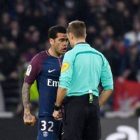退場のダニ・アウヴェス、3試合の出場停止に… 画像