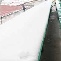 豪雪のJ2新潟、スタジアムが異常事態…積雪は55cm、開幕まであと3週間 画像