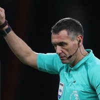 左腕切断の元サッカー選手は、なぜ審判を目指したのか?UEFAの特集が泣ける 画像