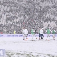 「大雪」でユーヴェ戦が急遽延期!氷点下でファン4万人が凍える 画像