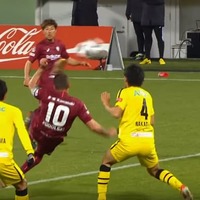 ポドルスキ、これが世界レベルの技術!観客をザワつかせた「豪快ボレー」を見たか 画像