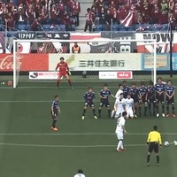 一流同士の真剣勝負!ポドルスキvs東口順昭、「FK」の攻防がアツかった 画像