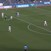 51歳の三浦知良、J2の試合で「股抜き」をキメる! 画像