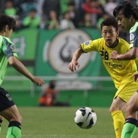 ACLの柏戦で大珍事…「同姓同名」の選手同士が交代する 画像