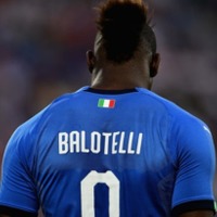 バロテッリ、イタリア代表復帰戦でゴール！亡きアストーリに捧げた美弾を見よう 画像