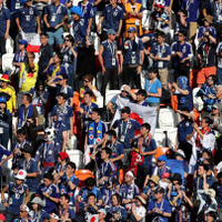 日本人サポーターがやった!「W杯スタジアムでのゴミ拾い」がまた海外で話題に 画像