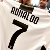 ロナウドのユニフォーム、ユヴェントス移籍1日でなんと「52万枚売れる」! 画像
