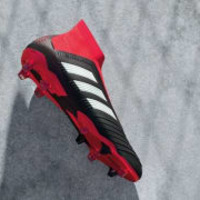 adidasが新作スパイク「チームモードパック」を発表！プレデターは黒×白×赤に 画像