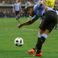 サッカーの才能ありすぎぃ!スアレスがやった「超絶ラボーナ」を見よ 画像