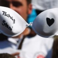 ブラジャー落としてますよ!あるロシアチームの「お知らせ」が話題 画像