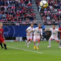 鹿島が先勝のACL決勝、イラン国内が熱狂!なんと生徒と先生が一緒にスマホ観戦 画像