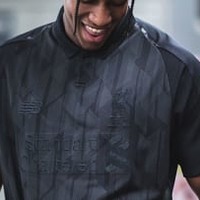 リヴァプール、純黒のユニフォーム「BLACK OUT」を発表! 画像