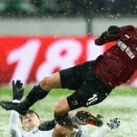 世界的に話題!原口元気、「雪にゴールを奪われる」を動画で見る 画像