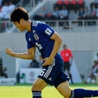 冨安健洋、殊勲の代表初ゴールをもう一度見よう!完璧ヘッドだ 画像