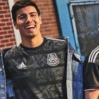 メキシコ代表、コパ・アメリカに向けた新ユニフォーム発表!「黒ホーム」が復活 画像