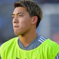 堂安律のユニがチャリティーに!すごい額で売れる 画像