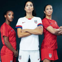 アメリカ女子代表、W杯に向けた「99ersを讃える」新ユニフォーム登場! 画像