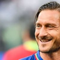 これは神!トッティ、フットサルでやった「神すぎる神テク」 が最高 画像