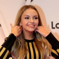 ポドルスキと勝負中!ドイツのセクシーモデル、インスタが爽やかすぎる 画像