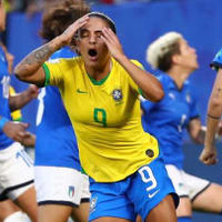 決めてりゃ伝説!女子W杯でブラジル選手がやった「超シュート」 がこれ 画像
