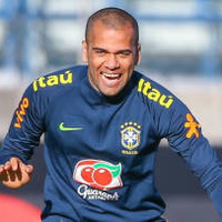 これがブラジル代表キャプテン!D・アウヴェス、子供にやさしすぎだった 画像