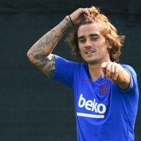 グリーズマン、バルサ初練習で赤面!周囲も爆笑の「股抜き2発」がこれ 画像