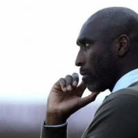ソル・キャンベル監督、2試合で電撃辞任!その理由とは 画像