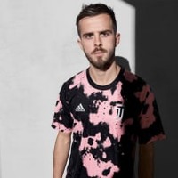 「ブラック&ピンク」も!ユヴェントス、2019-20新作トレーニングシャツが登場 画像