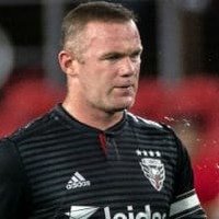 33歳ルーニー、一発レッド食らった「エルボータックル」がこれ 画像