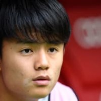 久保建英、マジョルカ選手たちから叩かれる!「恒例儀式」がこれ 画像