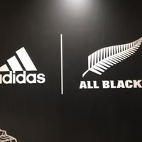 ニュージーランド、ラグビーとサッカーどっちのユニフォームがかっこいい? 画像