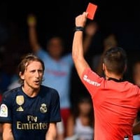 モドリッチ、人生初の一発レッド!「問題の退場シーン」がこれ 画像