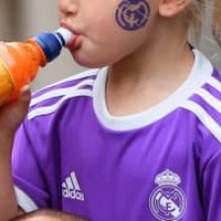 カワいすぎるバルサ嫌い幼女、本家レアル戦に降臨する 画像