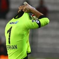 試合開始20秒でGKがまさかの一発レッド!「涙の退場シーン」がこれ 画像