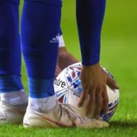 世界でバズる!GKが叩き込んだ「衝撃軌道フリーキック」がこれ 画像