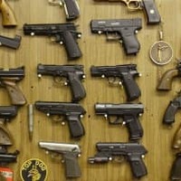 男性射殺の瞬間も…ウルグアイ優勝ファンが襲撃される衝撃映像 画像
