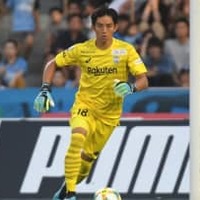 神戸GK飯倉が「謎ドリブル」!大胆過ぎた“ノイアーばり”2人抜きがこれ 画像