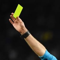 VARを盗み見したGKにイエローカード!「驚きの瞬間」がこれ 画像