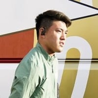 堂安律、「PSVの大ファン」の野球界スターと対面!サイン入りユニ贈る 画像