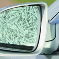 これはあかん…ユース選手が「車をキックで破壊」、驚愕の場面がこれ 画像