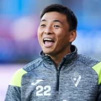 乾貴士、スペインでめっちゃ愛されてる!「証拠のハグしまくり」がこれ 画像