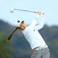 体の強さと柔らかさ 吉田優利のポイントはグッと沈み込むヒザ【大江香織の美スイングがお好き】 画像