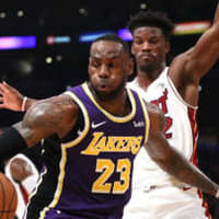 NBAオールスター選手、重いはずのバスケボールでサッカーするとこうなる 画像