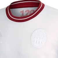 バイエルン、クラシックすぎる120周年記念ユニフォームを発表! 画像