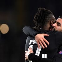 EL試合中の警官暴行容疑で選手を起訴 「問題シーン」がこれ 画像