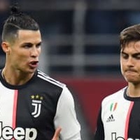 ロナウドとディバラ、2人で同僚批判か 「ひそひそ話」が話題に 画像