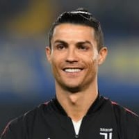 ロナウド、かっけぇな!クラシコ観戦中にやってた「男前対応」がこれ 画像