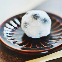 麻布十番で発見!直径5センチの「塩豆大福」が手土産に最適! 画像